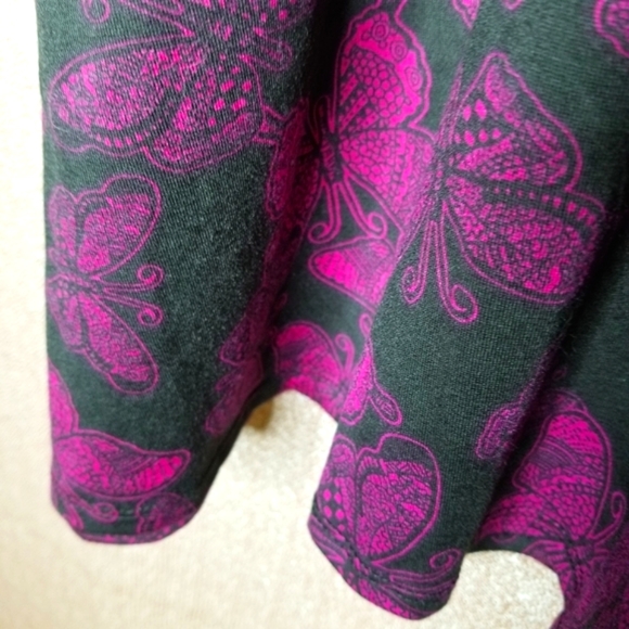 LuLaRoe BNWT S Emily dress - magenta butterflies 🦋 - Picture 4 of 11